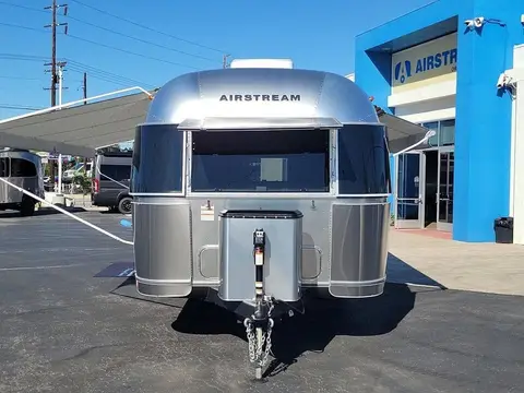 2026 Airstream Tradewind — photo 2