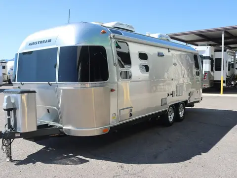 2016 Airstream Flying Cloud 26U — photo 4