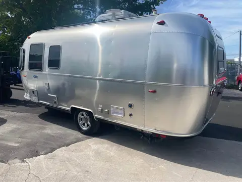 2024 Airstream Bambi 22 ft — photo 3