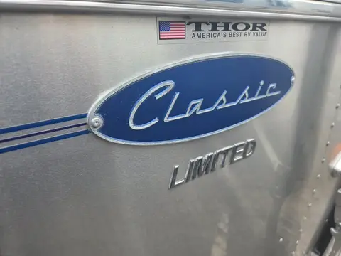 2014 Airstream Classic 31RB — photo 2