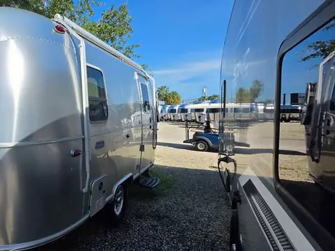 2023 Airstream Bambi 19CB — photo 4