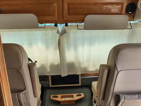 2004 Airstream Land Yacht — photo 4