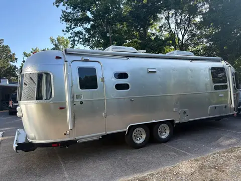 2023 Airstream International Ocean Breeze 27FBT twin — photo 5