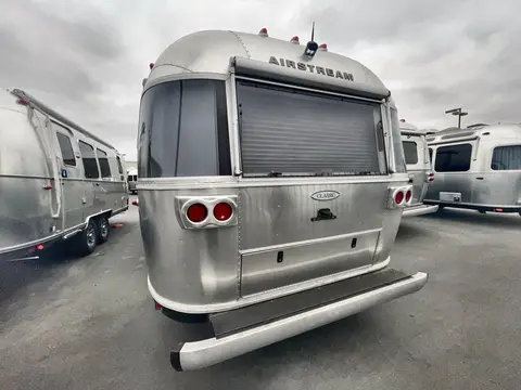 2018 Airstream Classic — photo 3