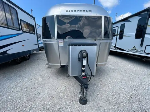2023 Airstream Flying Cloud 28RBT — photo 3