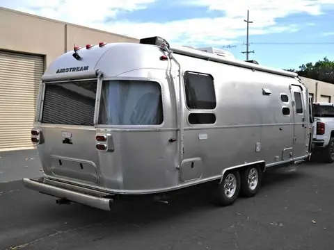 2022 Airstream Flying Cloud 25RB Twin — photo 4