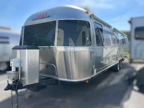 2019 Airstream Classic 33FB — photo 3