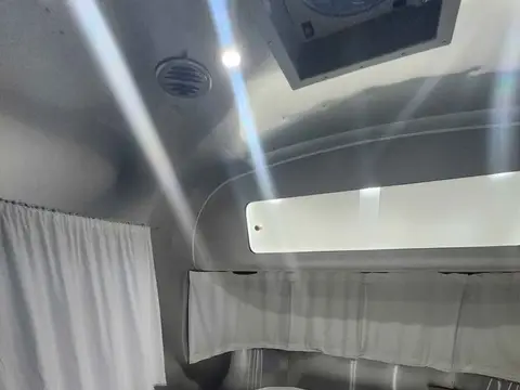 2017 Airstream International Signature — photo 4