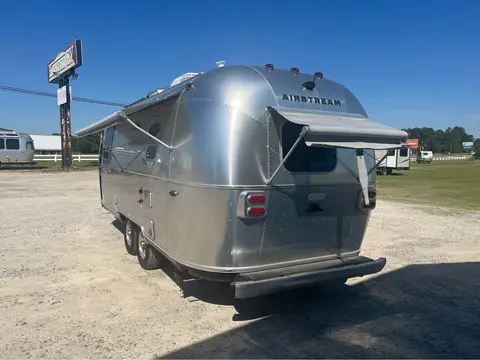 2024 Airstream Flying Cloud — photo 3