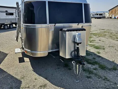 2017 Airstream Flying Cloud M 19 — photo 1