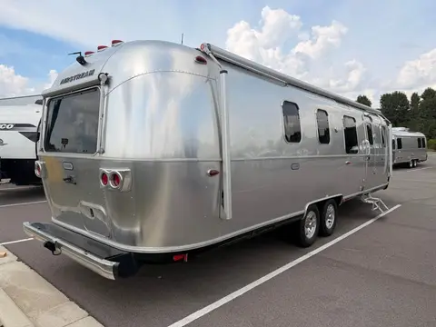 2020 Airstream Classic 33FBQ — photo 3
