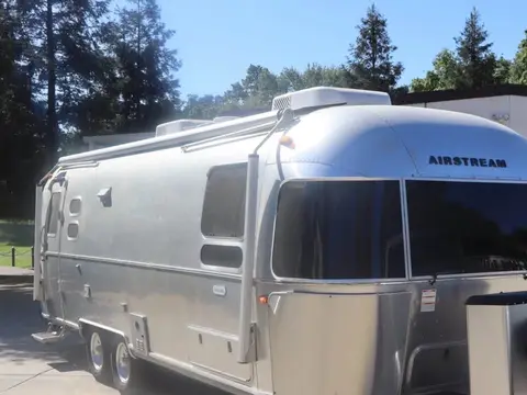 2023 Airstream Globetrotter 27FB Twin — photo 2