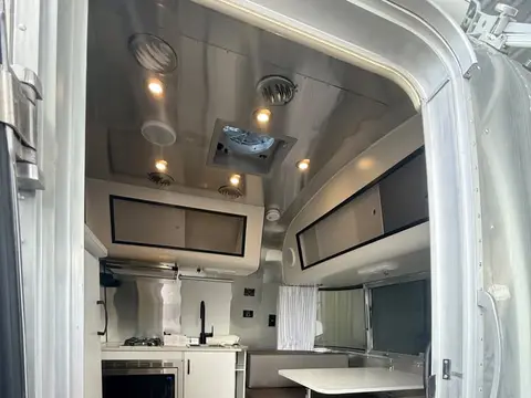 2023 Airstream Caravelle 19CB — photo 5