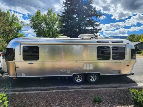 2011 Airstream Classic 27FB Limited — photo 5