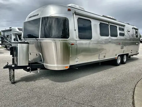 2022 Airstream Flying Cloud 30FB (BUNKS) — photo 1