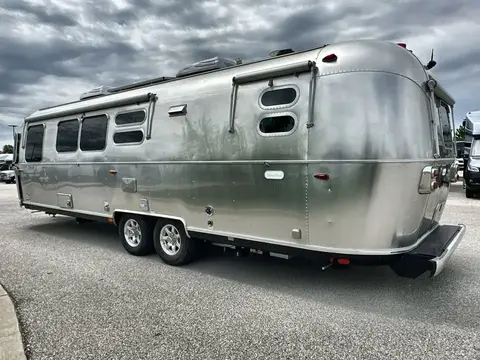 2022 Airstream Flying Cloud 30FB (BUNKS) — photo 5
