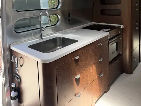 2021 Airstream Globetrotter 30 ft — photo 4