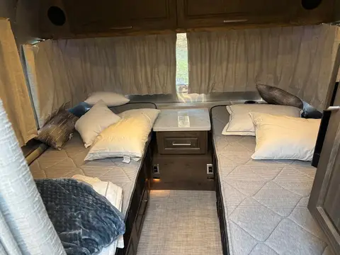2025 Airstream Classic 28 RB — photo 5