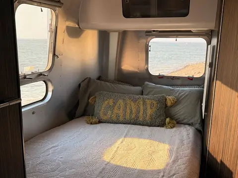 2013 Airstream International Serenity 23D — photo 4