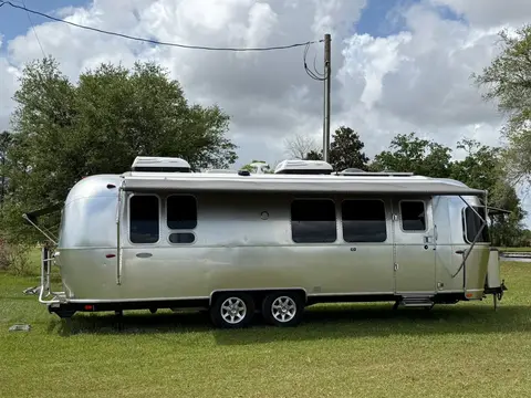 2019 Airstream Flying Cloud 28RB queen — photo 2