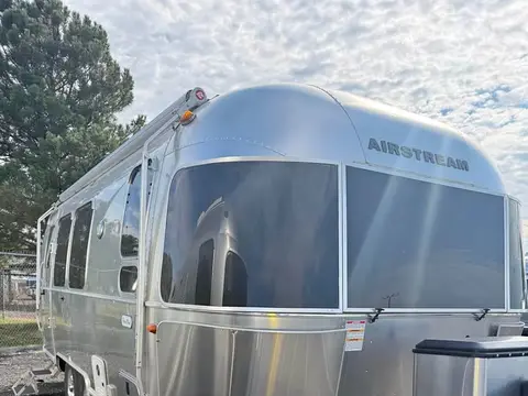 2021 Airstream Flying Cloud 23FB Queen — photo 2