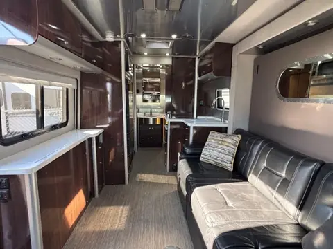 2019 Airstream Atlas MURPHY SUITE — photo 5