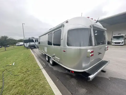 2017 Airstream Flying Cloud 25FBT; — photo 5