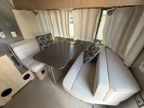 2019 Airstream Flying Cloud 19CB — photo 3