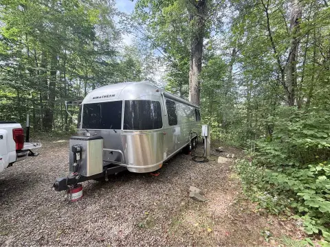 2023 Airstream Globetrotter 27FB Queen — photo 3