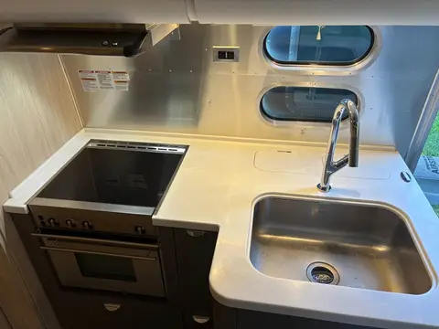 2023 Airstream Globetrotter 25 ft — photo 3