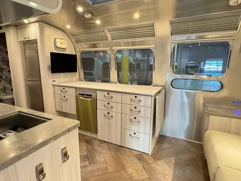2024 Airstream International — photo 4
