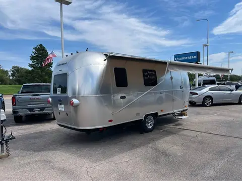 2026 Airstream World Traveler — photo 2