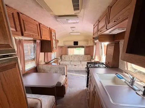 1989 Airstream Excella — photo 2