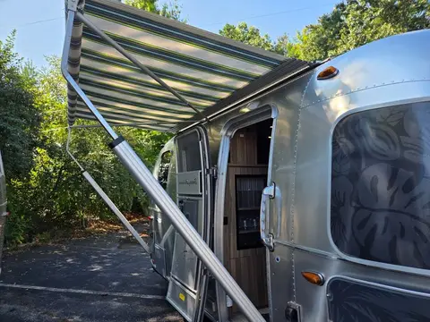 2018 Airstream Tommy Bahama 19CB — photo 4