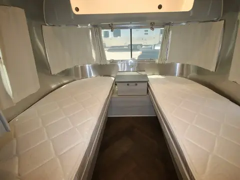 2025 Airstream International 27FBT — photo 4