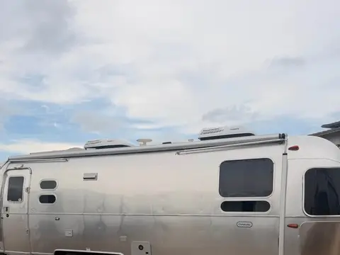2022 Airstream Globetrotter 27FB — photo 2