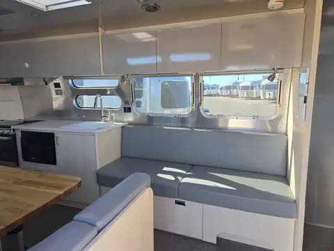 2021 Airstream Flying Cloud 30 FBQ bunks — photo 5