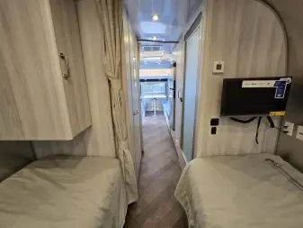 2026 Airstream International 25FB — photo 5