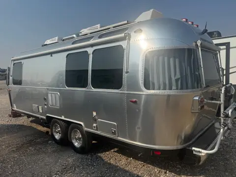2020 Airstream Globetrotter 25FB Queen — photo 3
