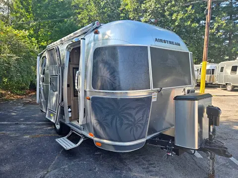 2018 Airstream Tommy Bahama 19CB — photo 1