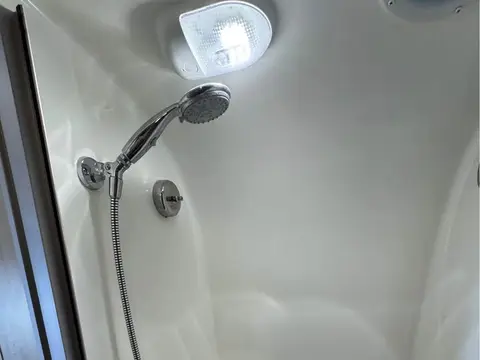 2021 Airstream Flying Cloud 25FB Twin — photo 3