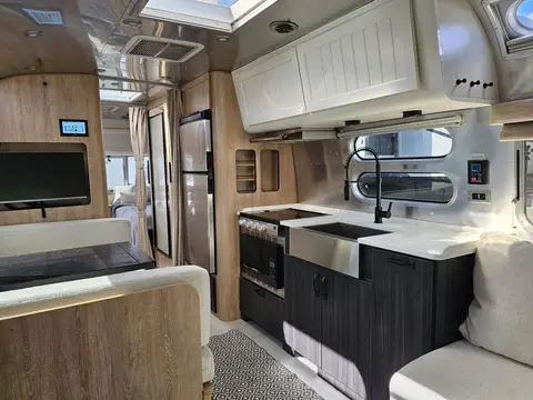 2025 Airstream Pottery Barn 28RB Twin — photo 5