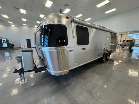 2015 Airstream Eddie Bauer 27FB hatch — photo 2