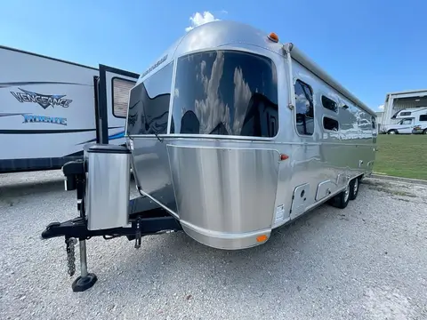 2023 Airstream Flying Cloud 28RBT — photo 4