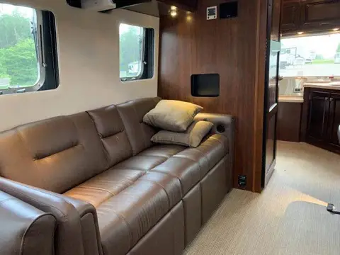 2019 Airstream Classic 33FB — photo 5
