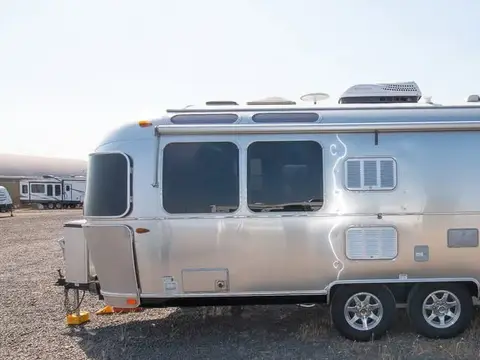2017 Airstream Flying Cloud 23D — photo 2