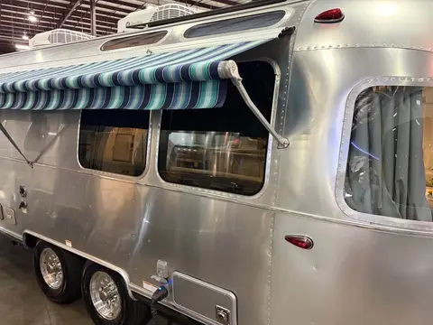 2026 Airstream International Twin — photo 4