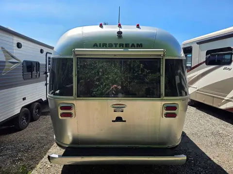 2017 Airstream International Serenity 27FBQ — photo 3