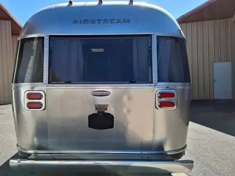 2018 Airstream International Serenity 27FB — photo 4