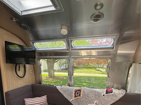2018 Airstream Flying Cloud 23CBB with Bunk — photo 2
